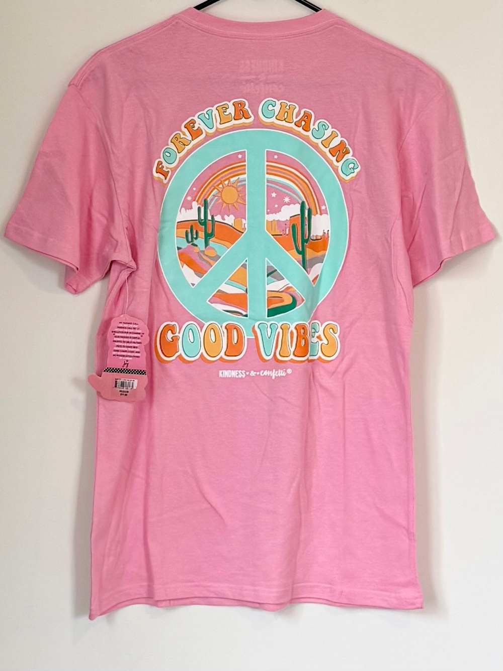 NWT Pink ‘Peace, Love & Adventure’ ‘Forever Chasing Good Vibes’ Short Sleeve - M - Picture 6 of 7